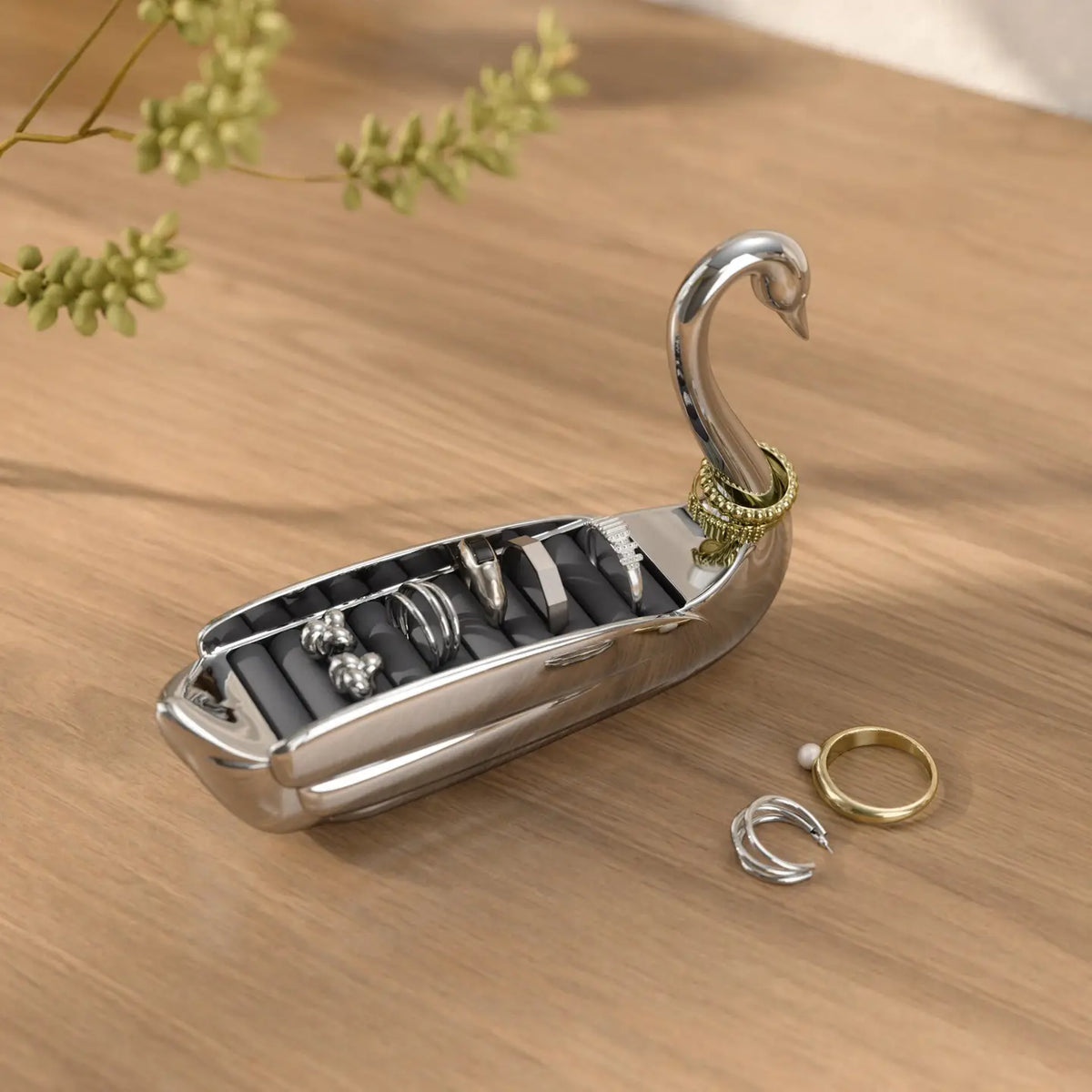 Gracie Swan Ring Holder