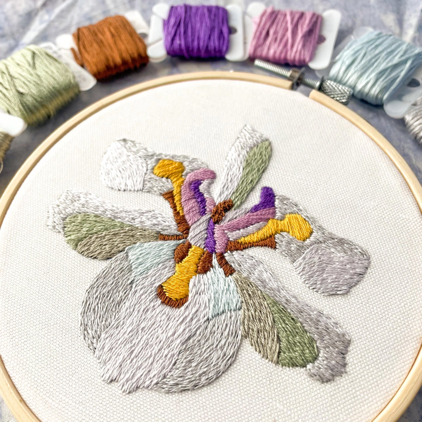 DIY Embroidery Kit - Dwarf Iris (5")