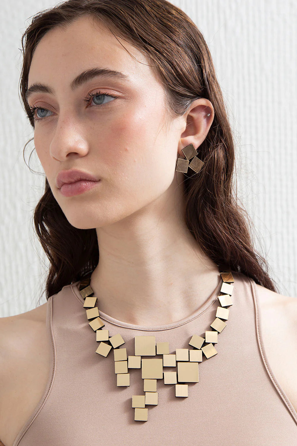 Bauhaus V Squares Necklace - Gold