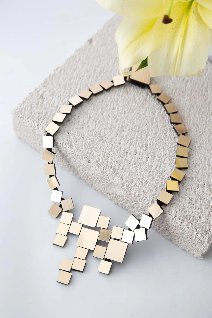 Bauhaus V Squares Necklace - Gold