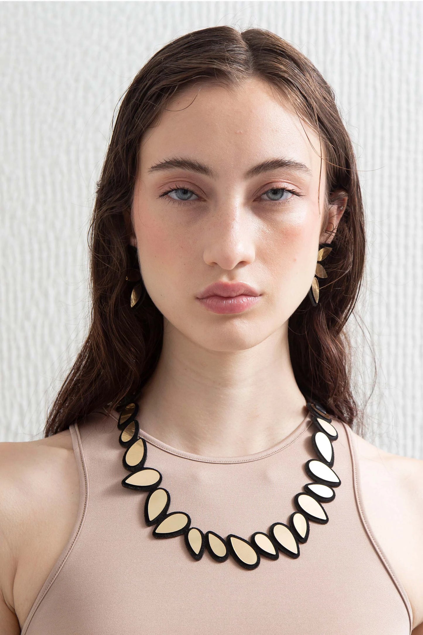 Gold Round Raindrop Necklace