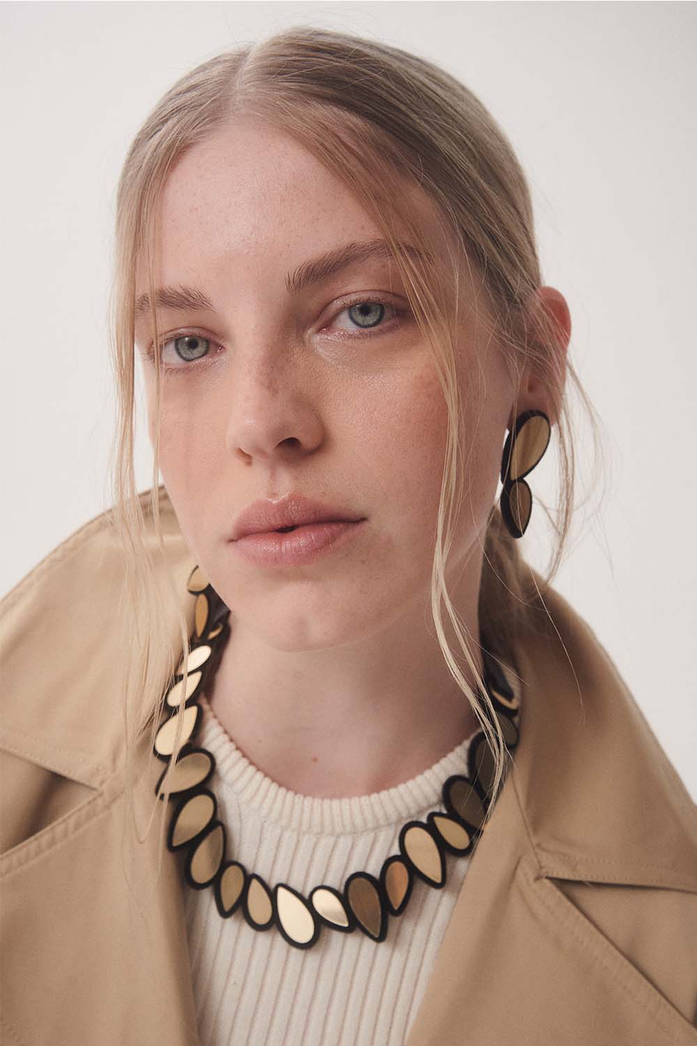 Gold Round Raindrop Necklace